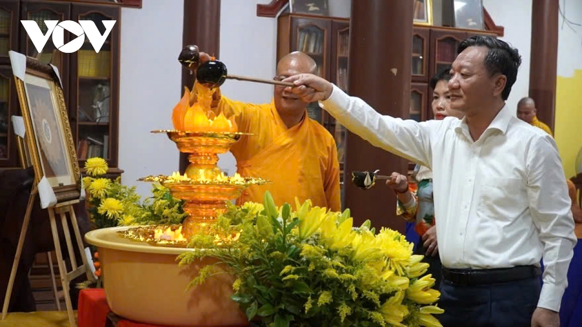 Vietnamese Buddhists in Laos celebrate Lord Buddha’s birth anniversary